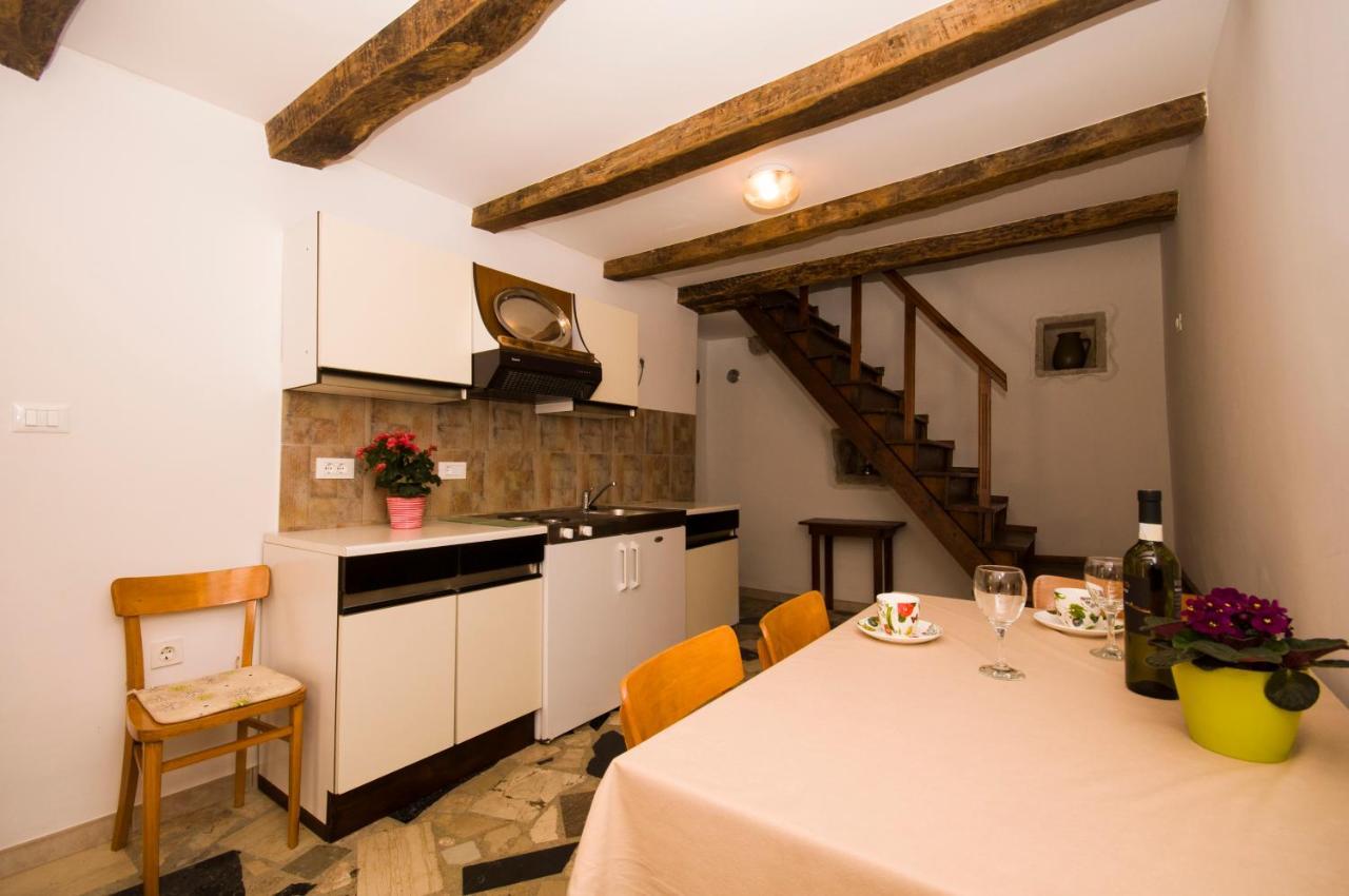 Holiday Home Trostova Kuca Pazin Eksteriør bilde